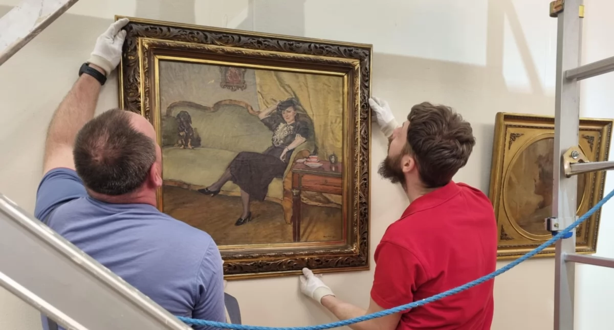 Zdjęcie: przygotowania do wystawy Fot.: Muzeum Miedzi