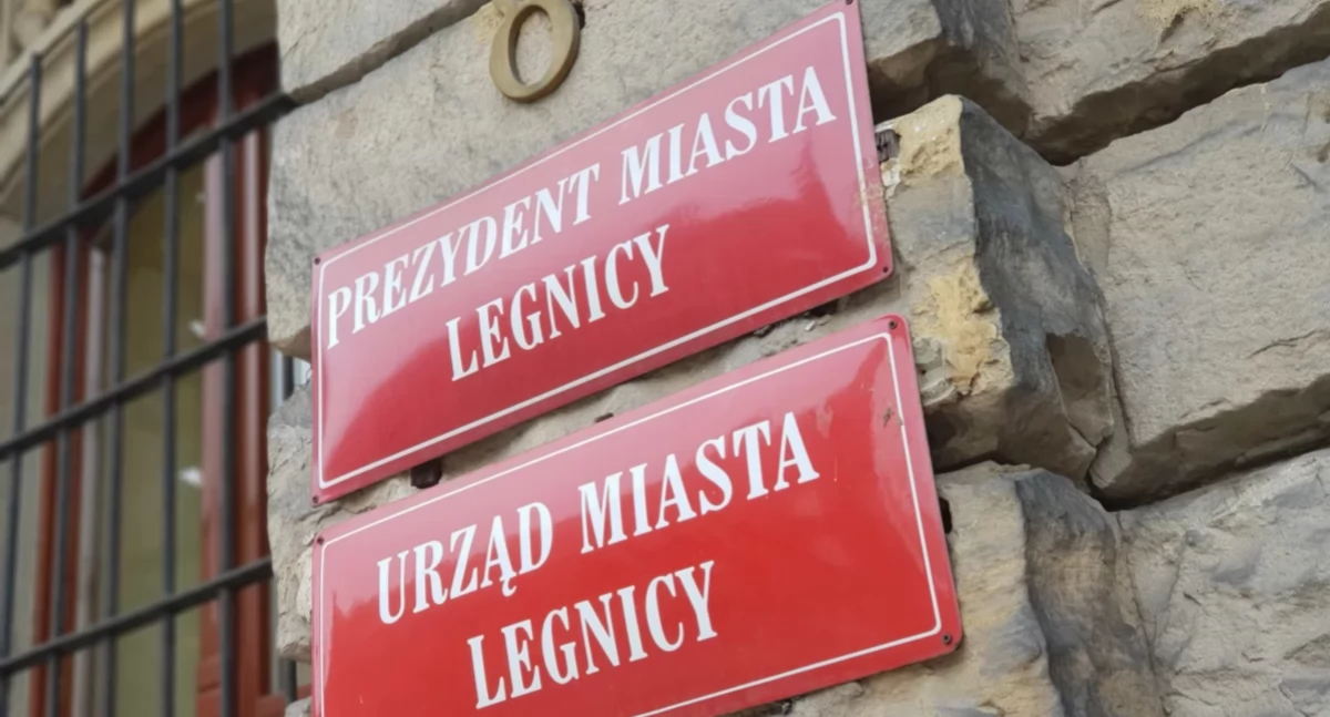 Wydarzenia, Uwaga zmiana siedziby obwodowej komisji wyborczej Legnicy - zdjęcie, fotografia