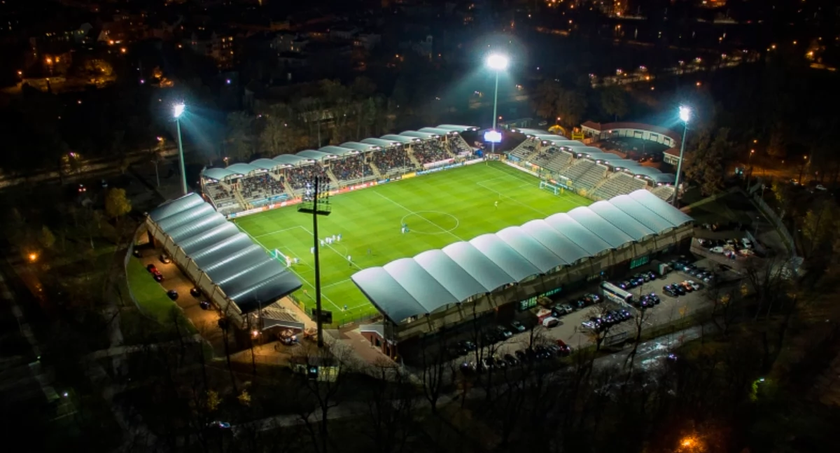 Zdjęcie: Stadion przy ul. Orła Białego w Legnicy. Fot. Miedzlegnica.eu