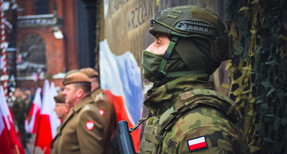 Zdjęcie: żołnierz podczas uroczystości Fot.: Aga Jackiewicz