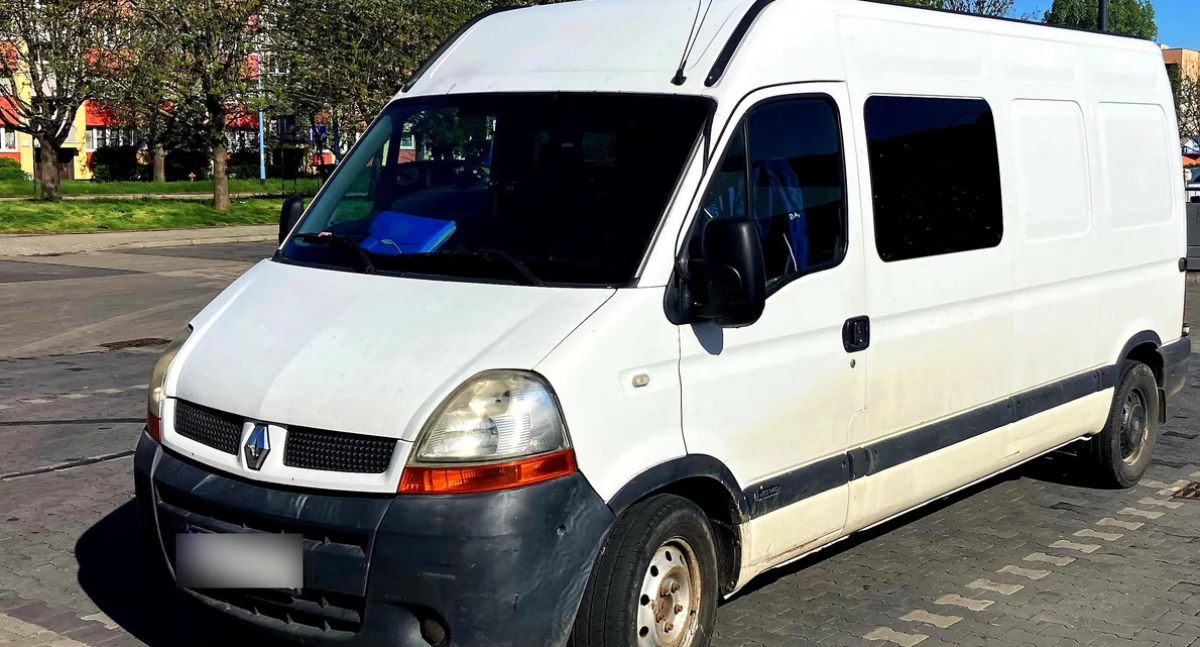 Zdjęcie: biały bus Fot.: KMP
