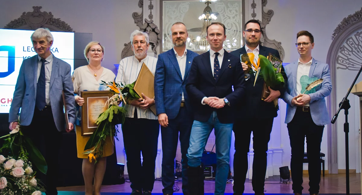 Zdjęcie: nominowani oraz Jarosław Rabczenko i Maciej Kupaj Fot.: Aga Jackiewicz