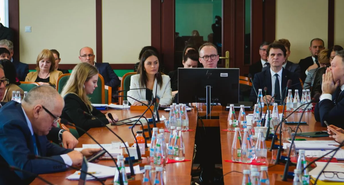 Zdjęcie: Sesja Rady Miejskiej Legnicy. Fot. Aga Jackiewicz