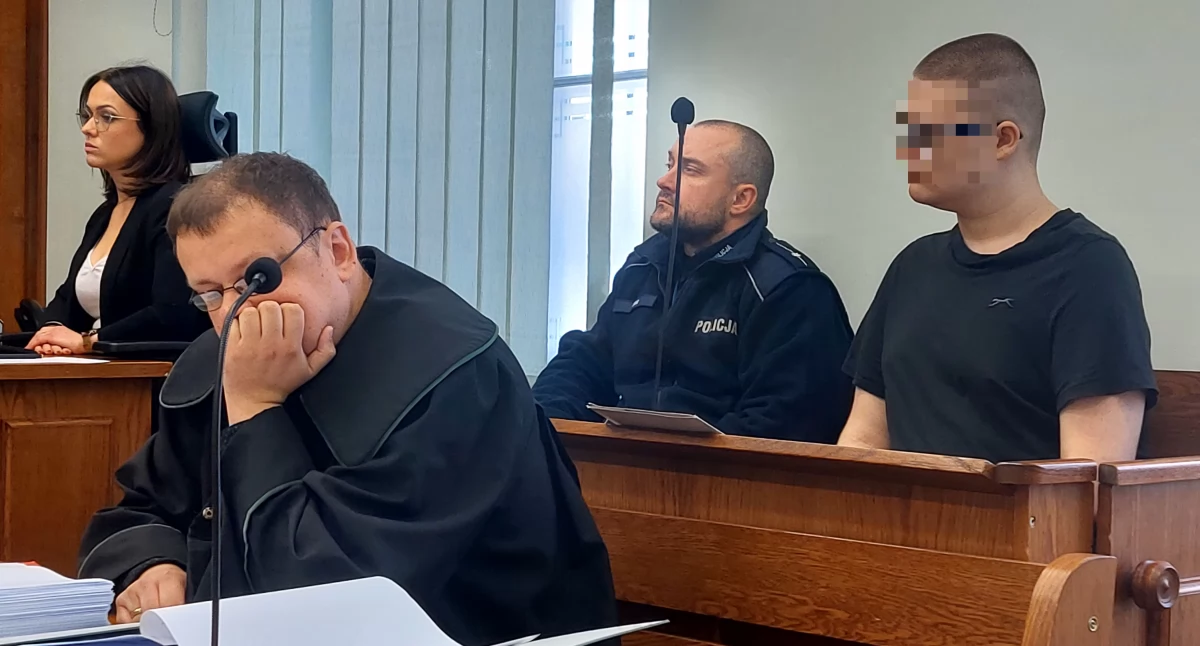 Zdjęcie: Oskarżony Bartosz Ż. i jego obrońca mecenas Łukasz Buczko. Fot. Piotr Kanikowski