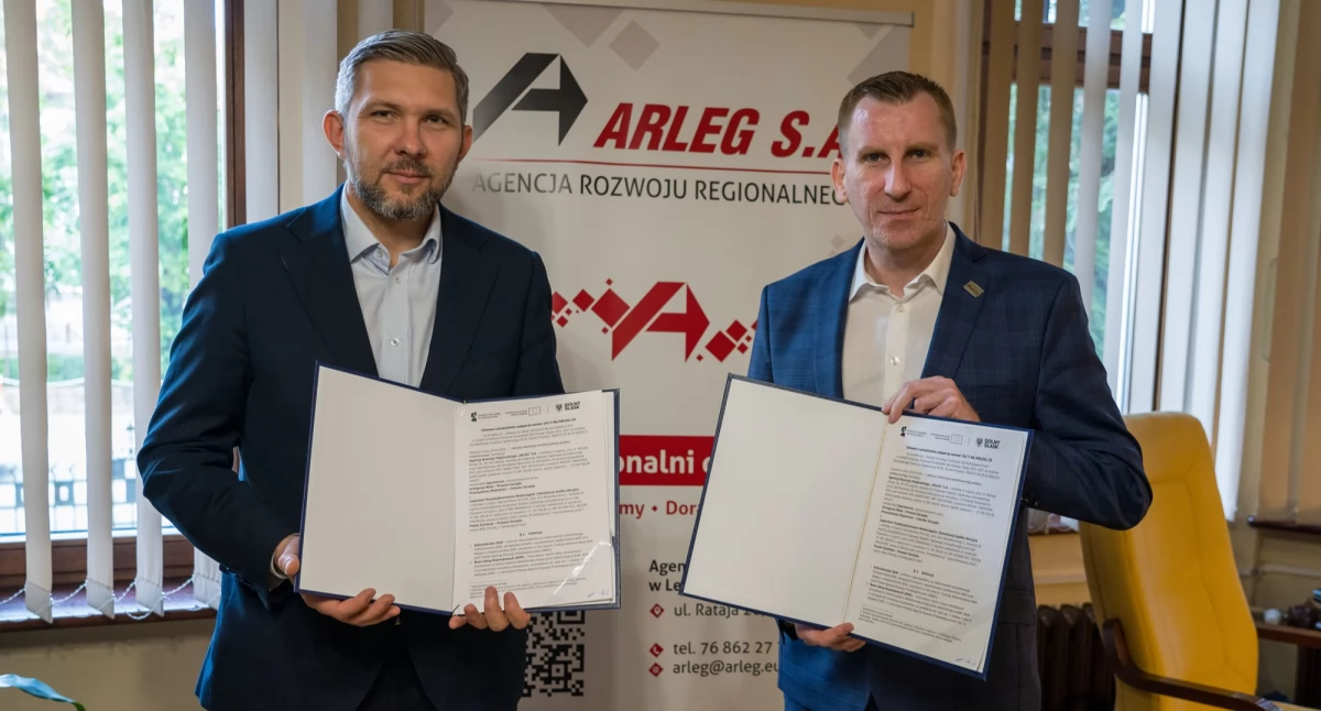Zdjęcie:  Paweł Gambal, Prezes Legnickich Wodociągów i Grzegorz Wala Prezes Zarządu ARR ARLEG S.A. Fot.: LPWiK