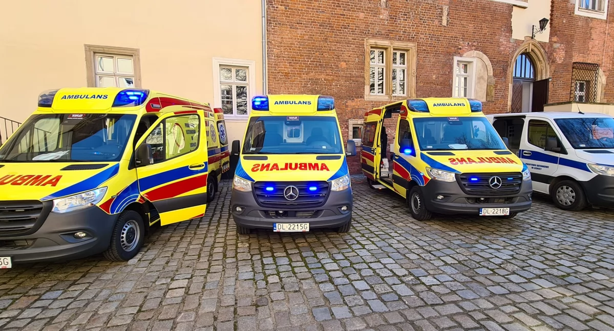 Zdjęcie: Karetki Pogotowia Ratunkowego w Legnicy. Fot. Pogotowie Ratunkowe w Legnicy