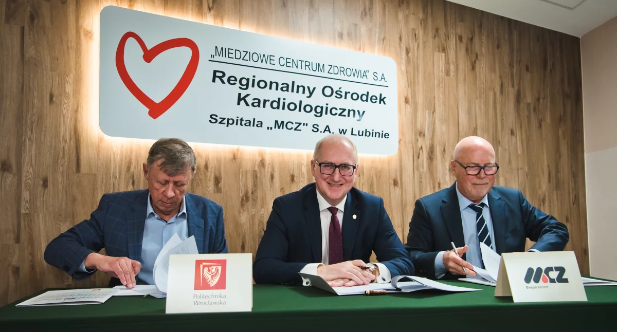 Zdjęcie: podpisanie umowy Fot.: Aga Jackiewicz