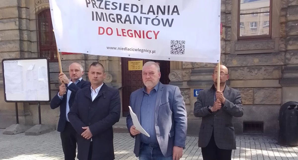 Zdjęcie: (od lewej) Przemysław Sobczyk, Tomasz Szopiński i Robert Stachera. Fot. Narodowa Legnica