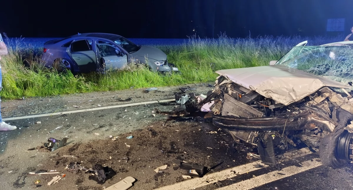 Zdjęcie: Wypadek na drodze krajowej nr 94 Legnica - Kunice. Fot. Paweł Żurawicki/ OSP Kunice
