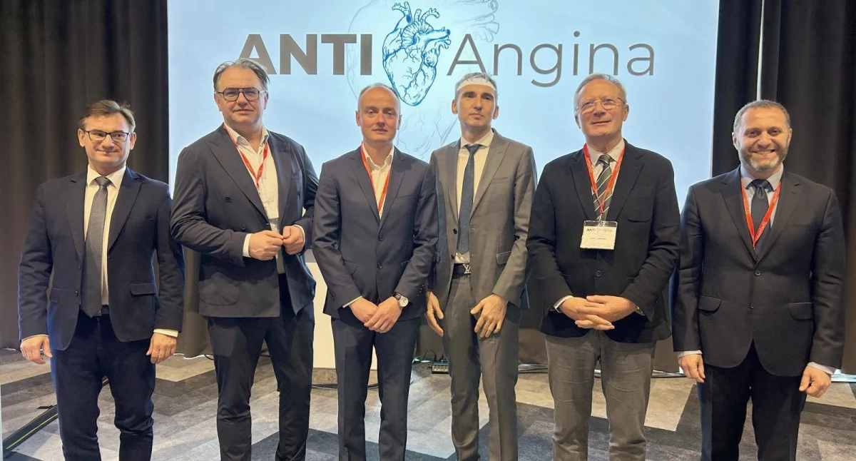 Na zdjęciu od lewej: Michał Mielnikiewicz, prof. A. Włodarczak, prof. Piotr Rola, prof A . Doroszko, prof W. Banasiak - konsultant krajowy w dziedzinie kardiologii oraz dr R . Wyderka. Źródło: Wojewódzki Szpital Specjalistyczny w Legnicy