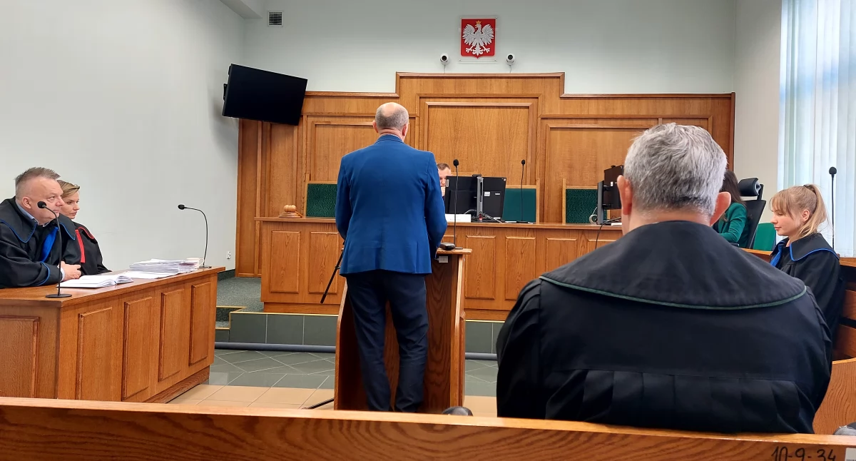 Zdjęcie: Proces w sprawie niegospodarności w Państwowej Wyższej Szkole Zawodowej im Witelona w Legnicy. Fot. Piotr Kanikowski