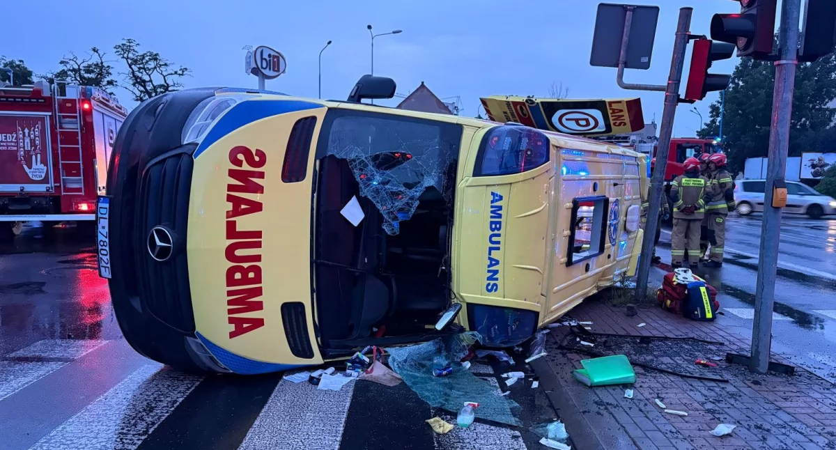 Zdjęcie: Wypadek na ul. Moniuszki w Legnicy. Fot. Komenda Miejska Policji w Legnicy