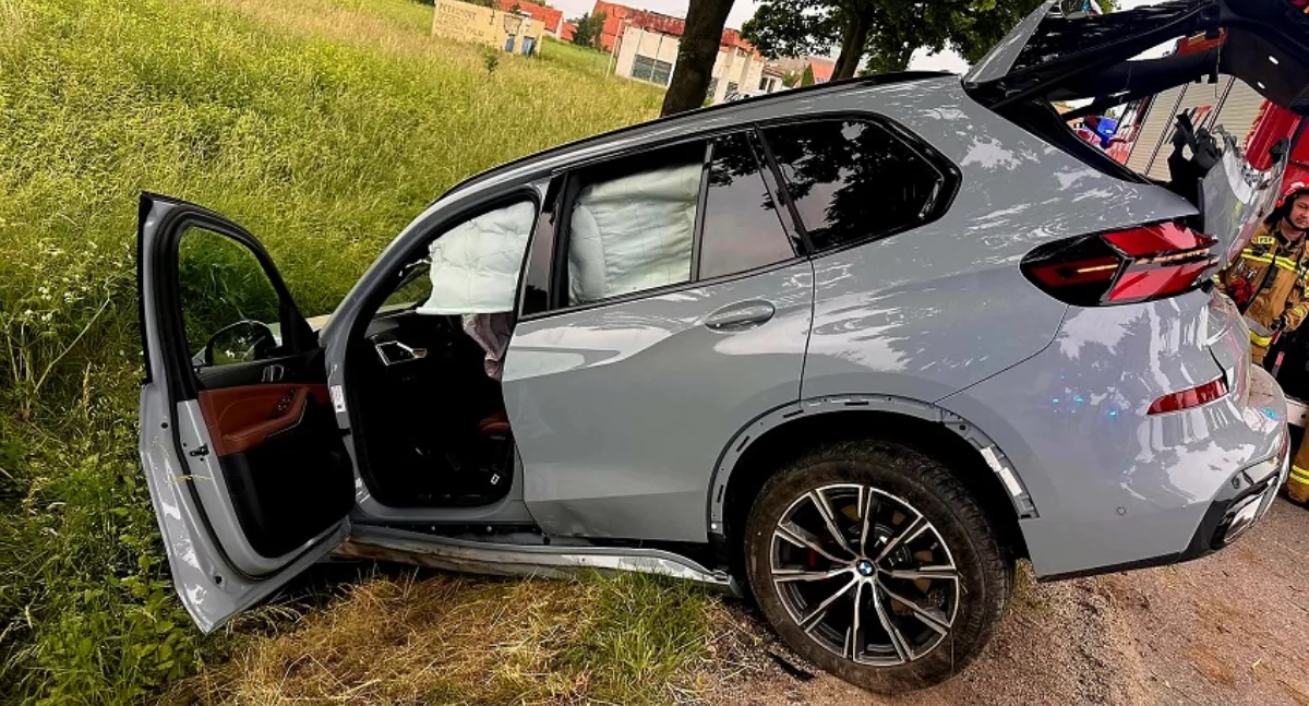 Zdjęcie: Rozbite BMW. Fot. Komenda Powiatowa Policji w Jaworze