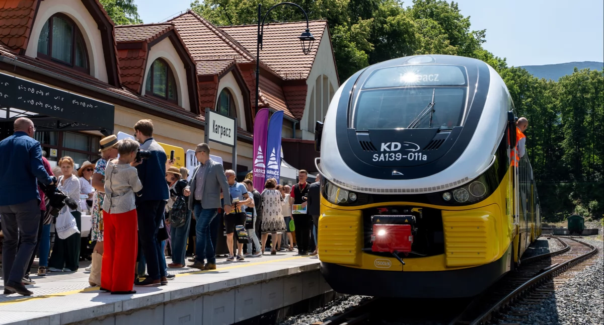 Zdjęcie: pierwszy pociąg w Karpaczu od 25 lat Fot.: KD