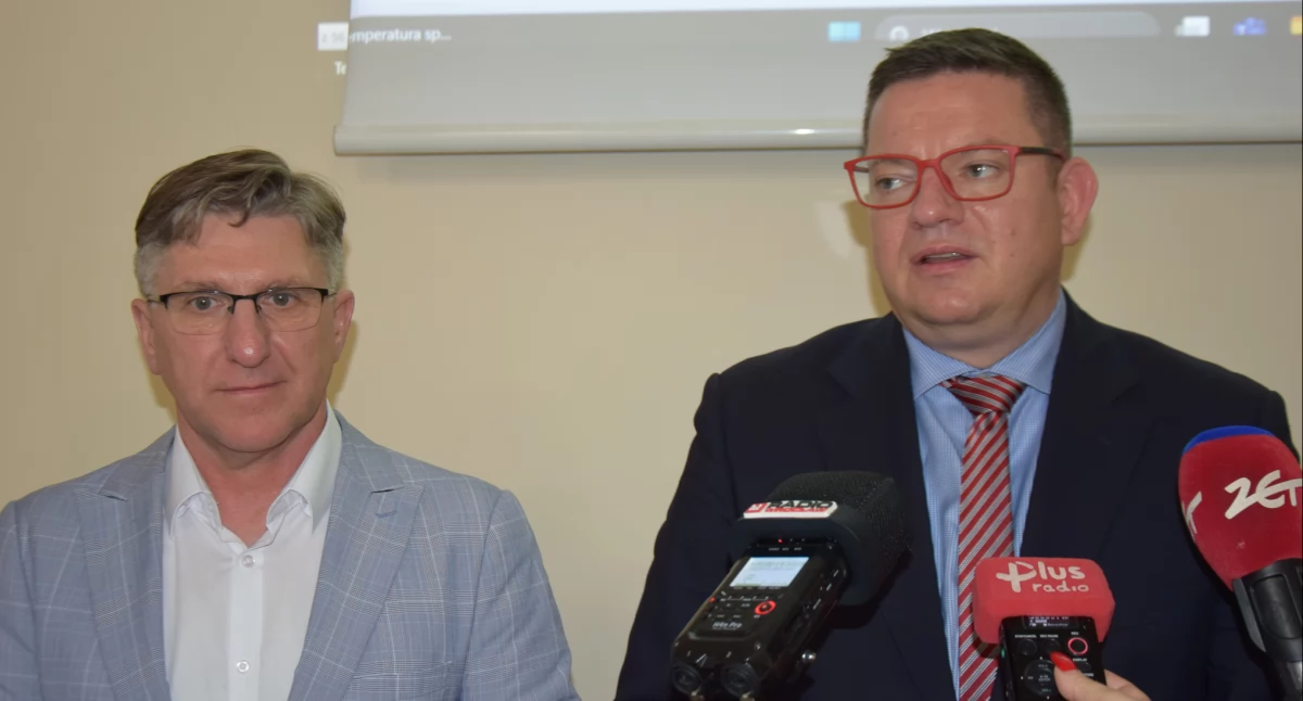 Zdjęcie: Starosta Legnicki Adam Babuśka i Podsekretarz Stanu w Ministerstwie Infrastruktury Przemysław Koperski Fot.: Starostwo Powiatowe