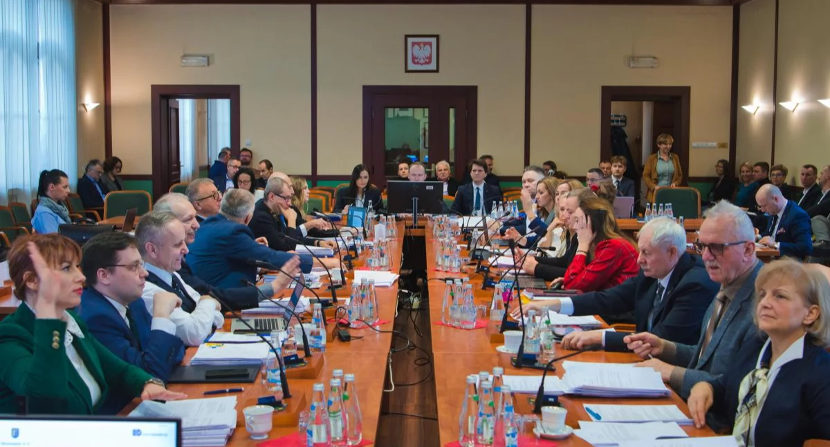 Zdjęcie: Sesja Rady Miejskiej Legnicy. Fot. Aga Jackiewicz