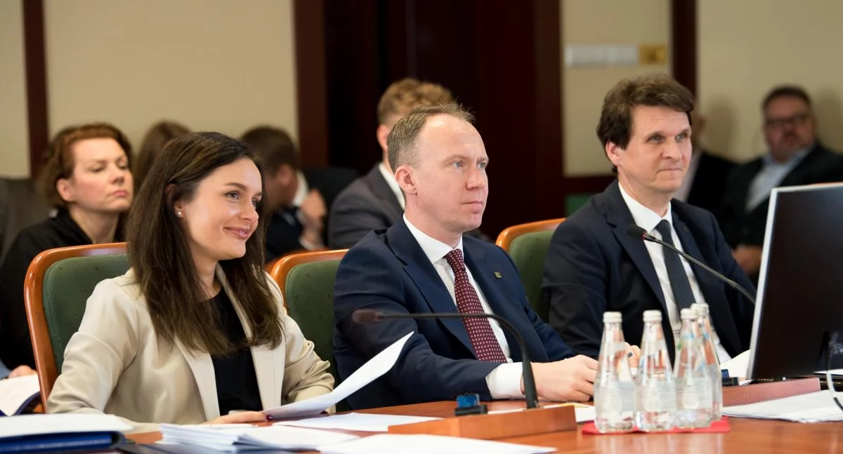 Zdjęcie: Wiceprezydent Legnicy Aleksandra Krzeszewska, prezydent Maciej Kupaj, wiceprezydent Jacek Baszczyk. Fot. Aga Jackiewicz