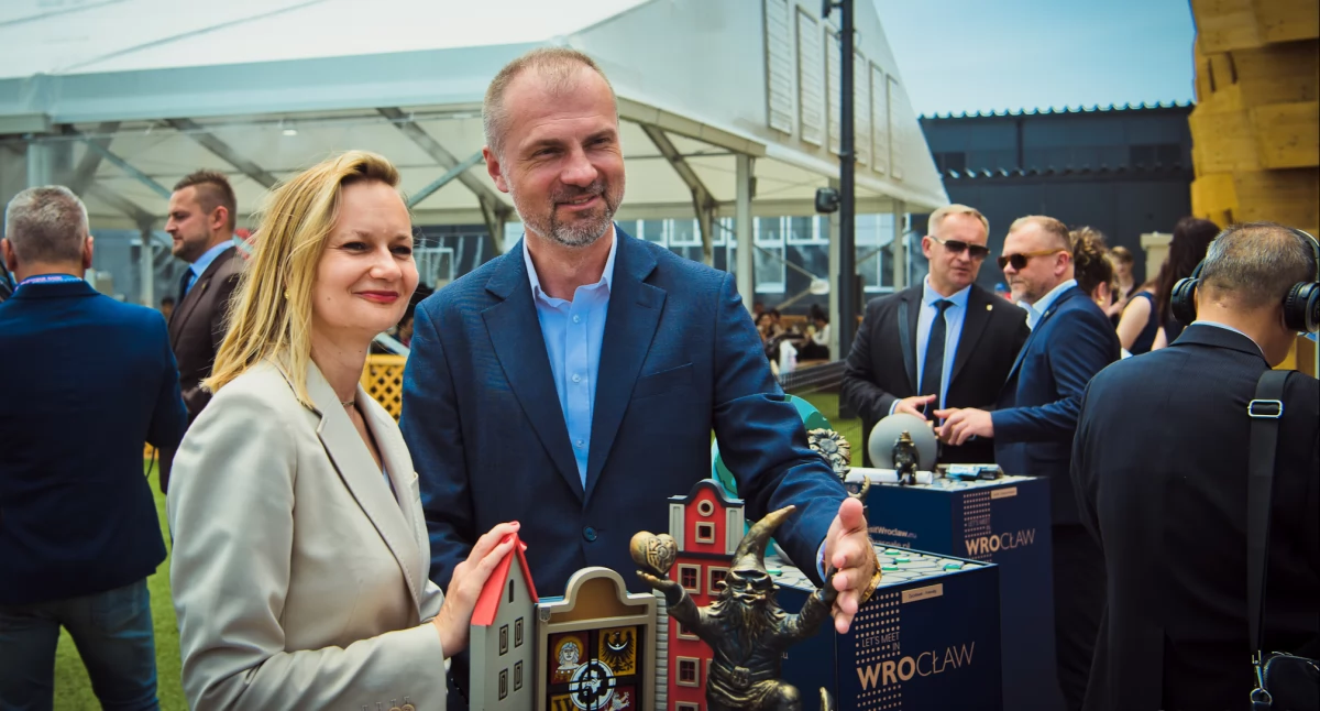 Zdjęcie: Natalia Gołąb i Jarosław Rabczenko - Członkowie Zarządu Województwa Dolnośląskiego Fot.: Aga Jackiewicz