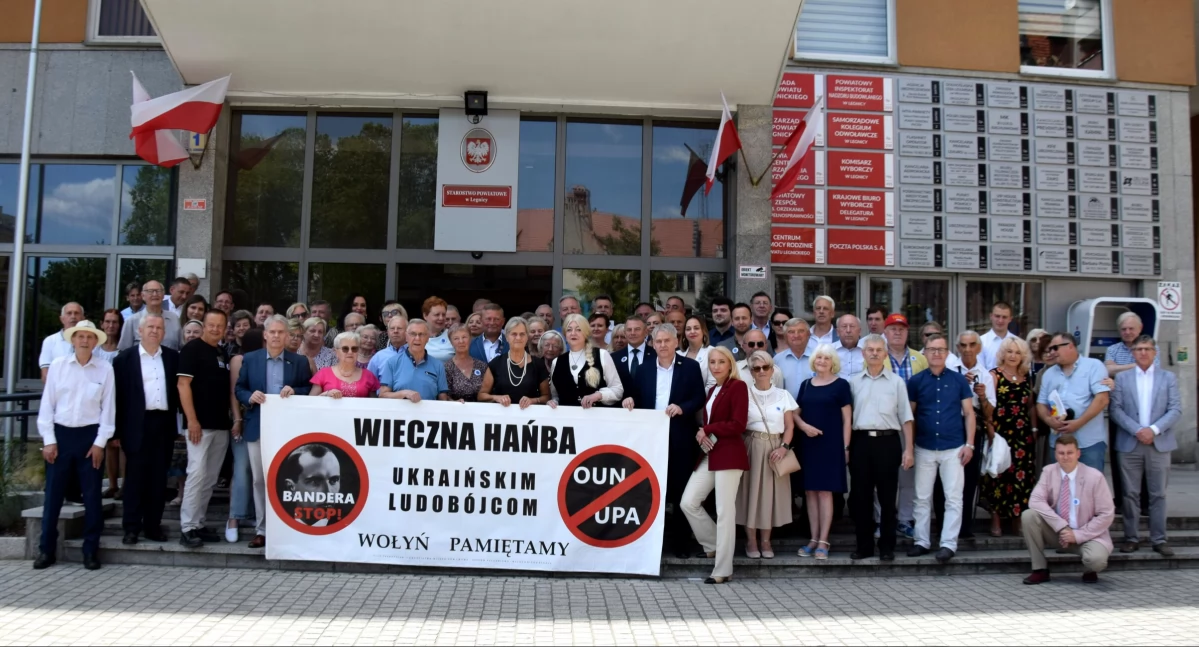 Zdjęcie: uczestnicy obchodów Narodowego Dnia Pamięci Ofiar Ludobójstwa dokonanego przez nacjonalistów ukraińskich Fot.: Starostwo Powiatowe