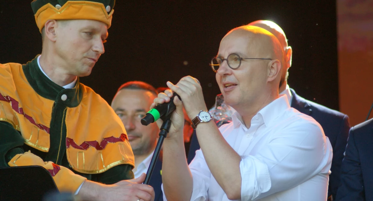 Zdjęcie: Wiceminister aktywów państwowych Robert Kropiwnicki i burmistrz Złotoryi Paweł Kulig podczas Dni Złotoryi 2025. Fot. Piotr Kanikowski