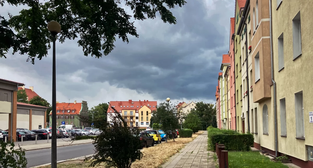 Zdjęcie: burzowe niebo nad Legnicą Fot.: Aga Jackiewicz