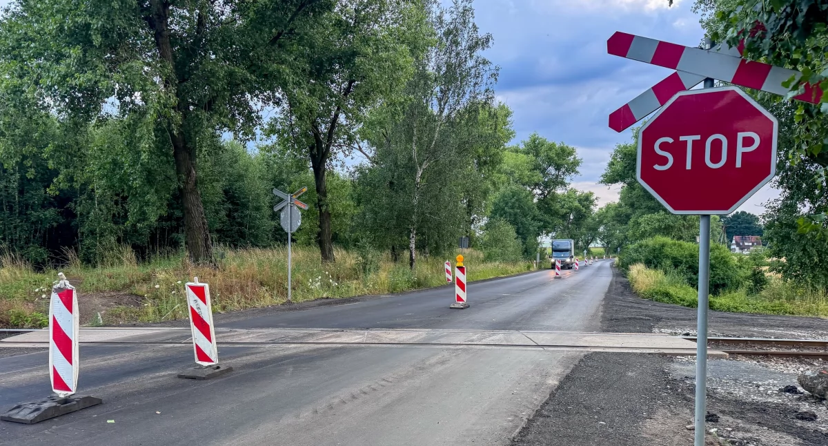 Zdjęcie: Wyremontowana ulica Złotoryjska przy wjeździe do Legnicy. Fot. Urząd Miasta w Legnicy