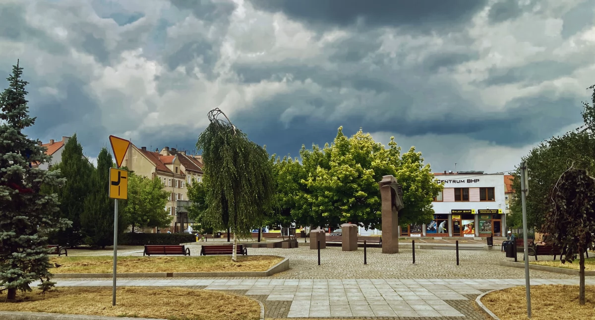 Zdjęcie: burzowe chmury nad Legnicą Fot.: Aga Jackiewicz