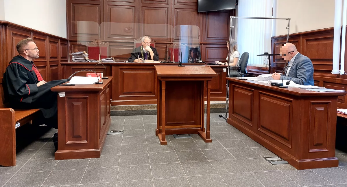 Zdjęcie: Prokurator Mariusz Kluczyński, sędzia Kazimierz Chłopecki i oskarżony Zbigniew K. Fot. Piotr Kanikowski 