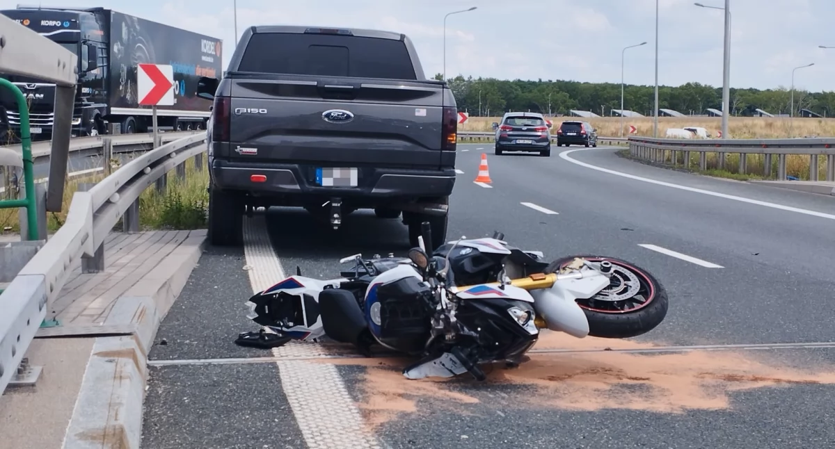 Zdjęcie: motocykl po wypadku Fot.: OSP Krotoszyce