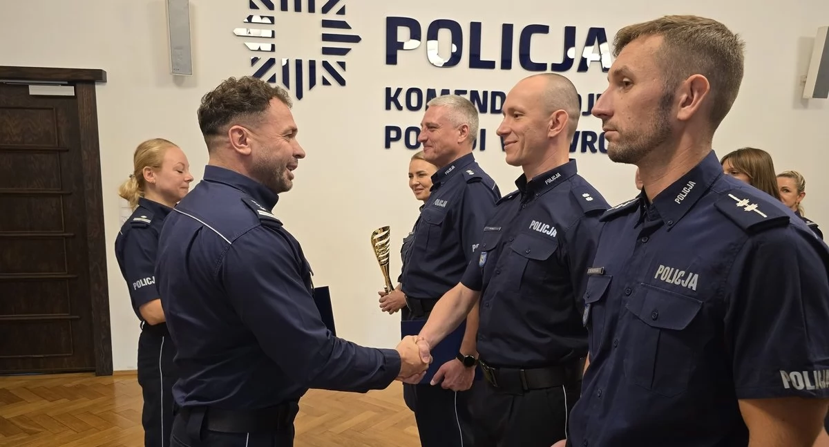 Zdjęcie: wręczenie nagród Fot.: policja dolnośląska