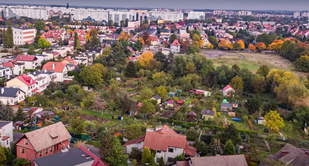 Zdjęcie: fragment Legnicy z lotu ptaka.