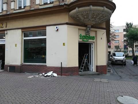 Legnica: Pożar w Żabce w centrum Legnicy