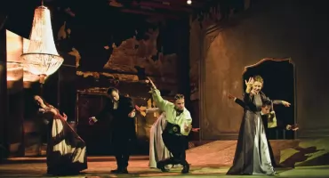 Po premierze w teatrze. O czym marzy dziewczyna, gdy dorastać zaczyna...