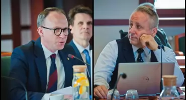 Kupaj więzi w szafie krzyż z sali obrad - radni PiS-u chcą go uwolnić