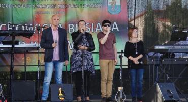 Region bez barier: Osoby niewidome z zespołu Mezalians Art zaśpiewały w Prochowicach